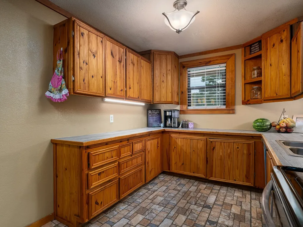 4240 County Road 2107 Rusk TX 75785