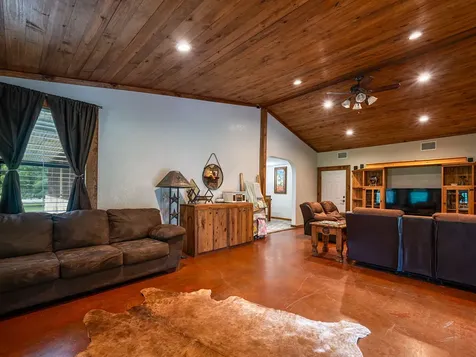 4240 County Road 2107 Rusk TX 75785