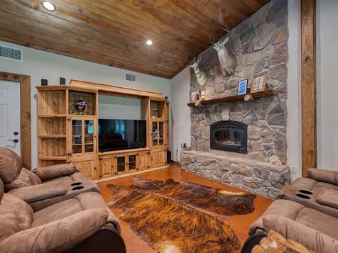 4240 County Road 2107 Rusk TX 75785