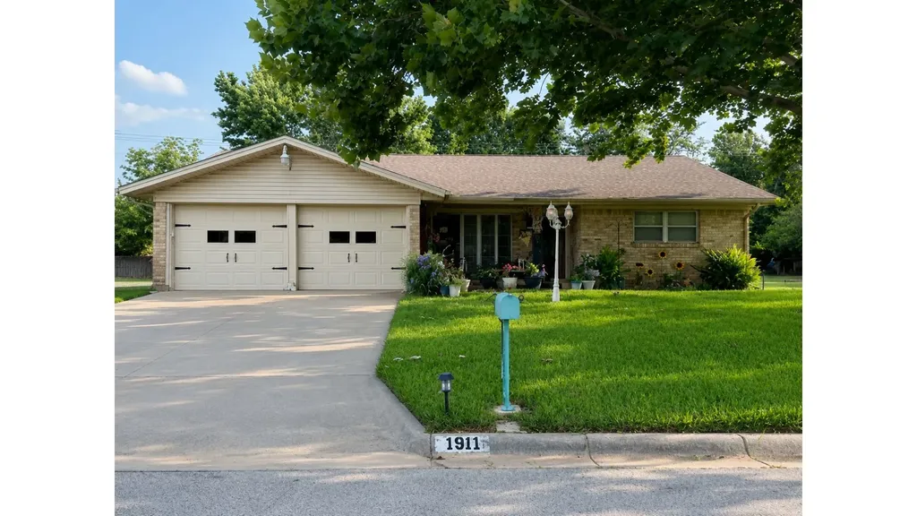 1911 Cypress Court Gainesville TX 76240
