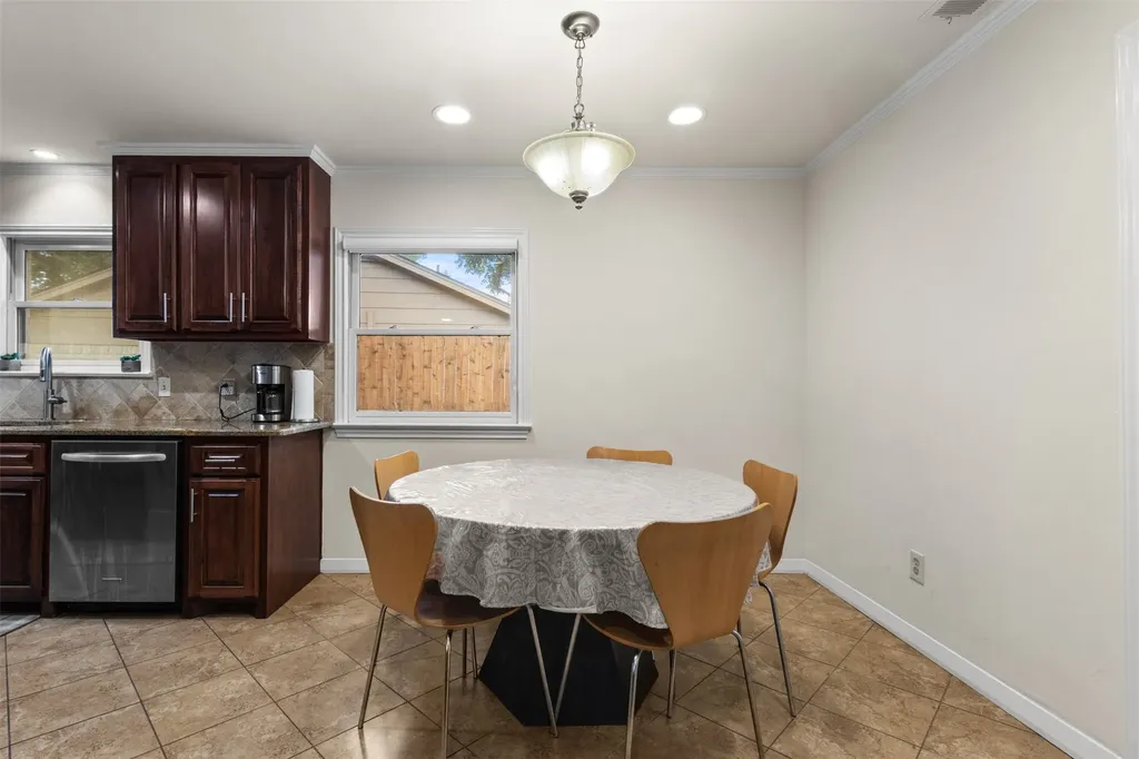 908 Vinecrest Lane Richardson TX 75080