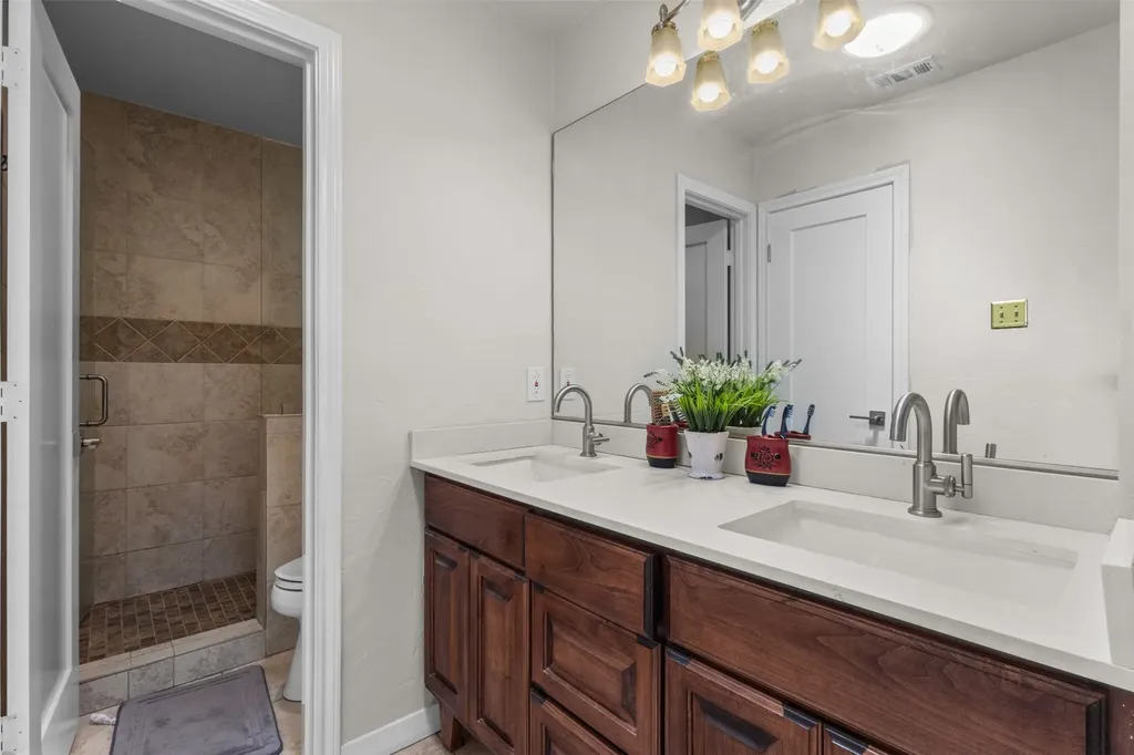908 Vinecrest Lane Richardson TX 75080