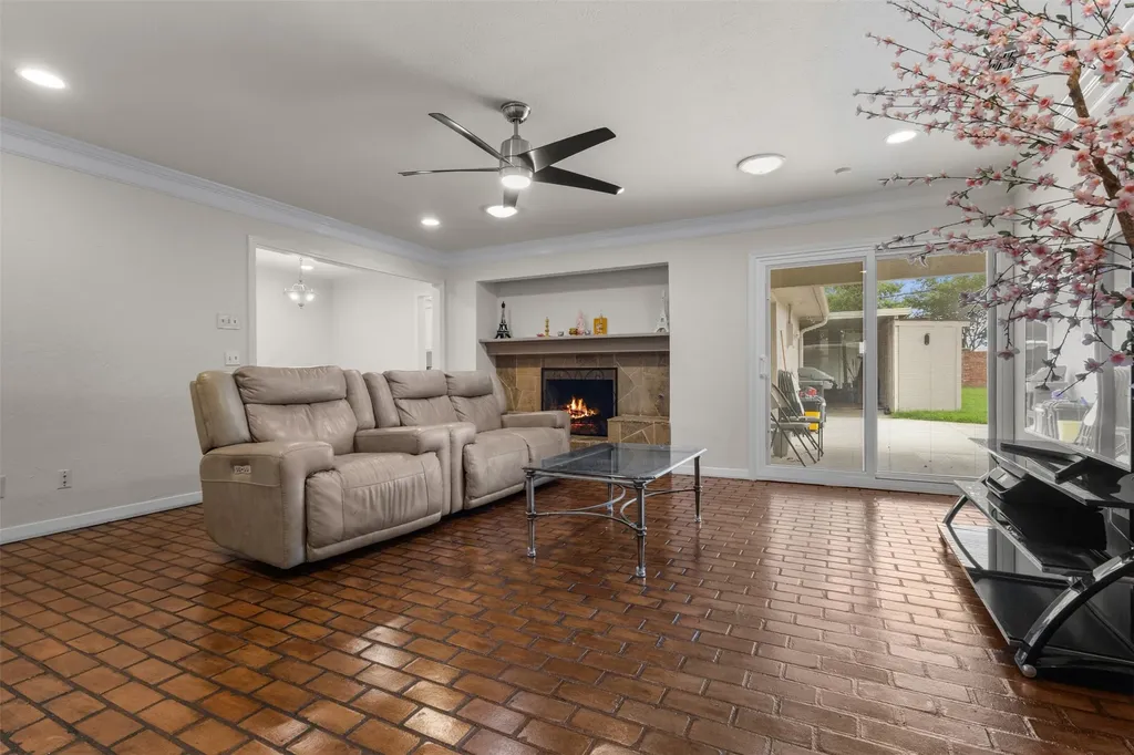 908 Vinecrest Lane Richardson TX 75080