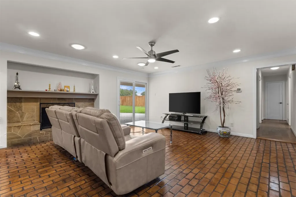 908 Vinecrest Lane Richardson TX 75080
