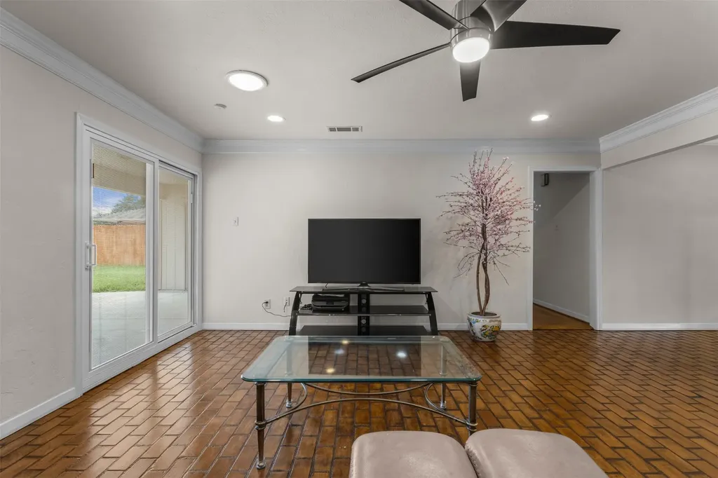908 Vinecrest Lane Richardson TX 75080