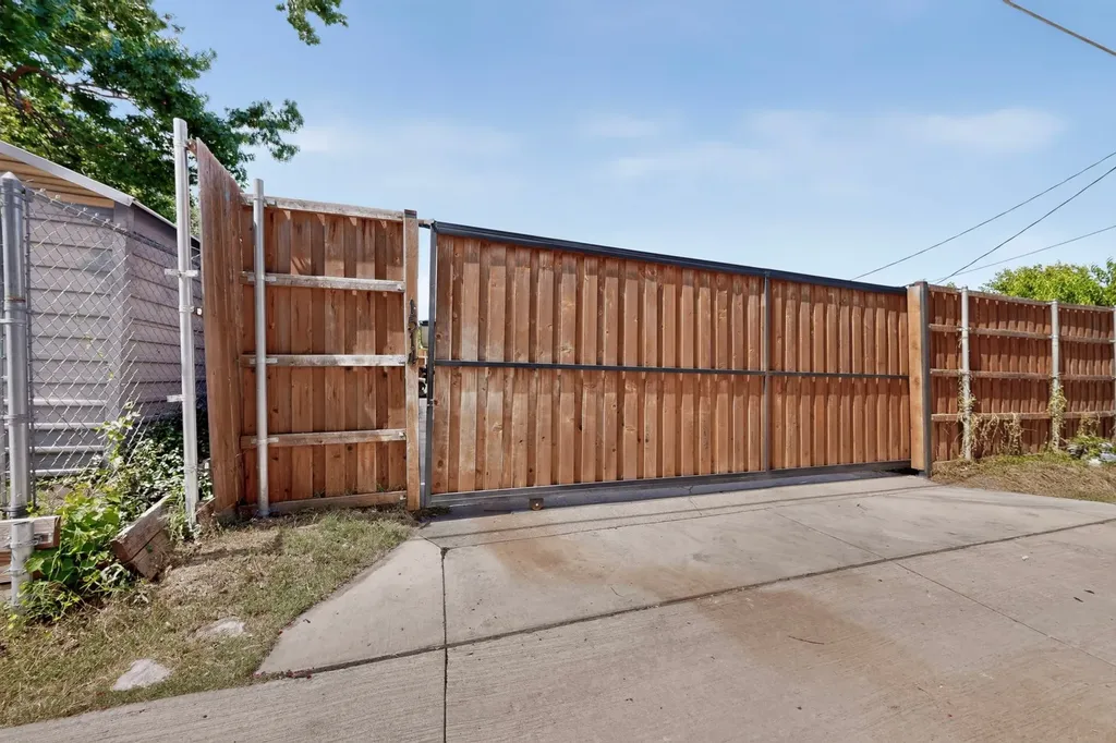 1514 Douglas Drive Garland TX 75041