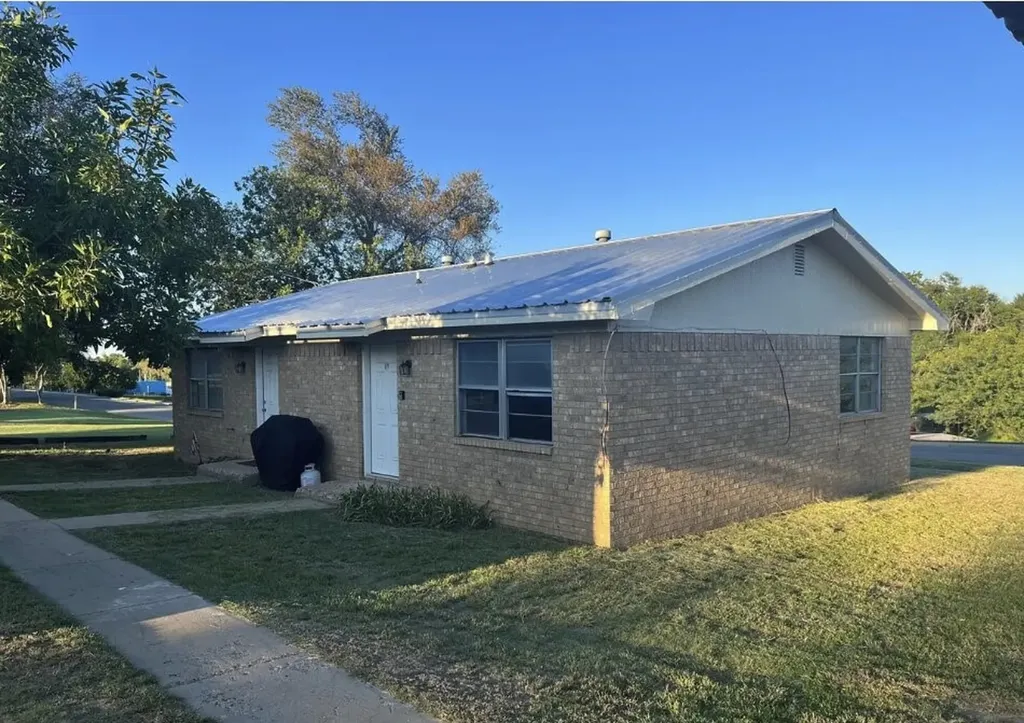 906 Birch Street Canadian TX 79014