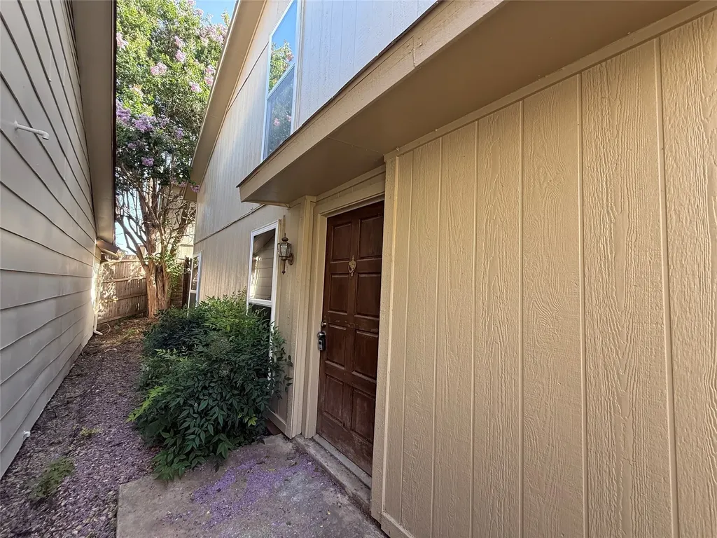 2916 Canis Circle Garland TX 75044