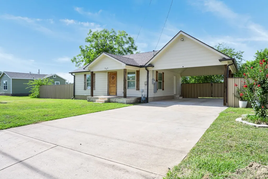 205 SW 11th Street Mineral Wells TX 76067