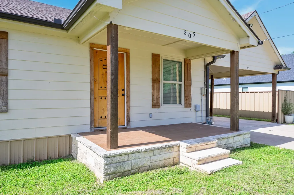 205 SW 11th Street Mineral Wells TX 76067