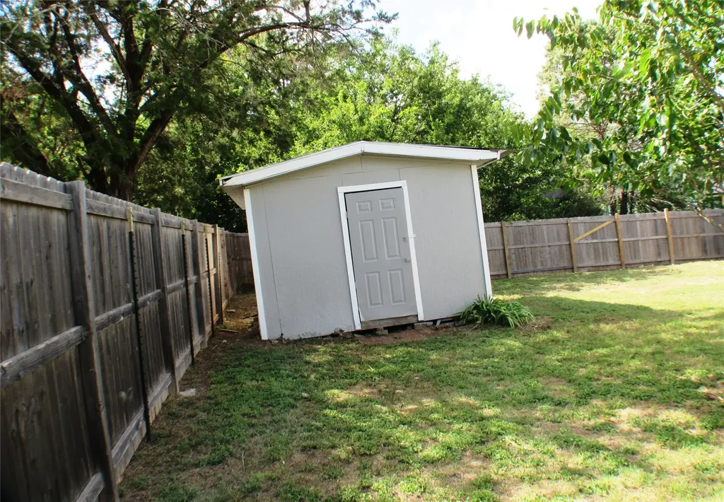 2208 Beverly Drive Granbury TX 76048