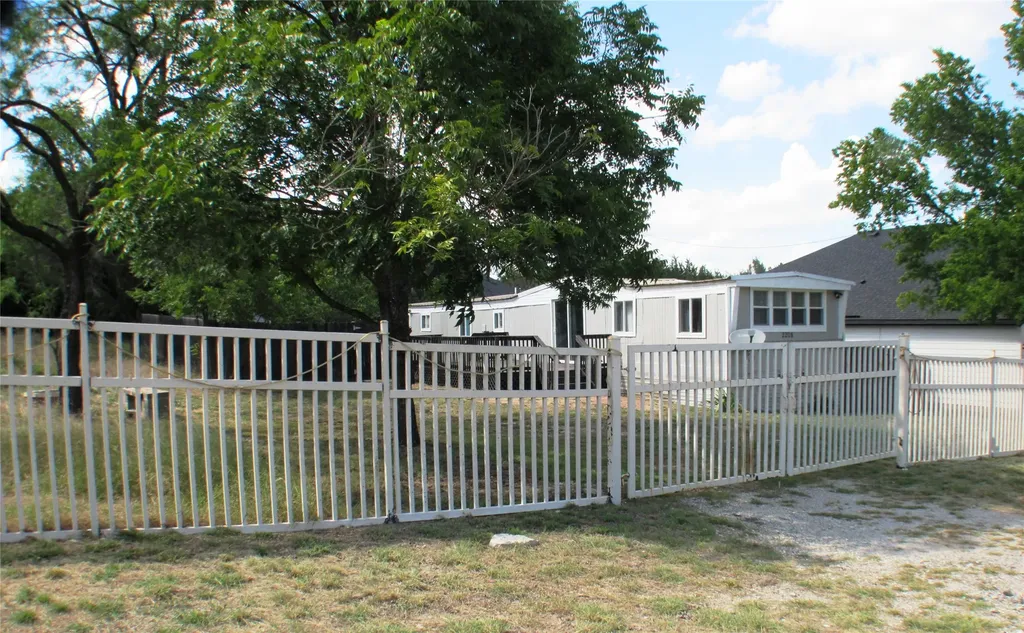 2208 Beverly Drive Granbury TX 76048