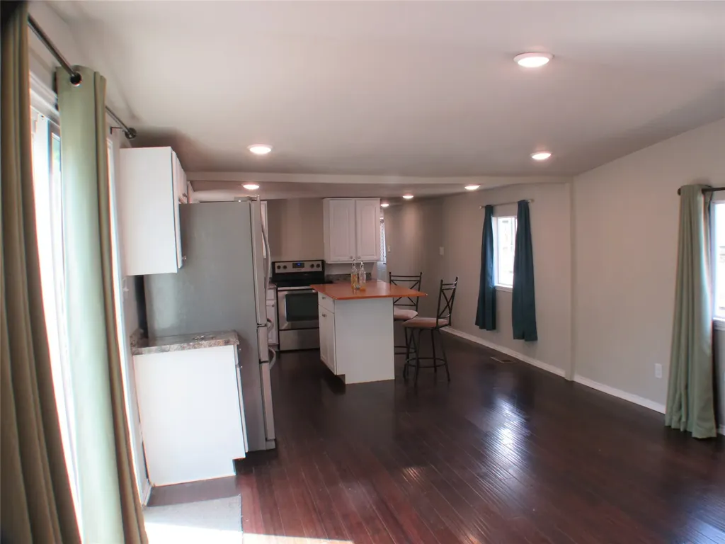 2208 Beverly Drive Granbury TX 76048