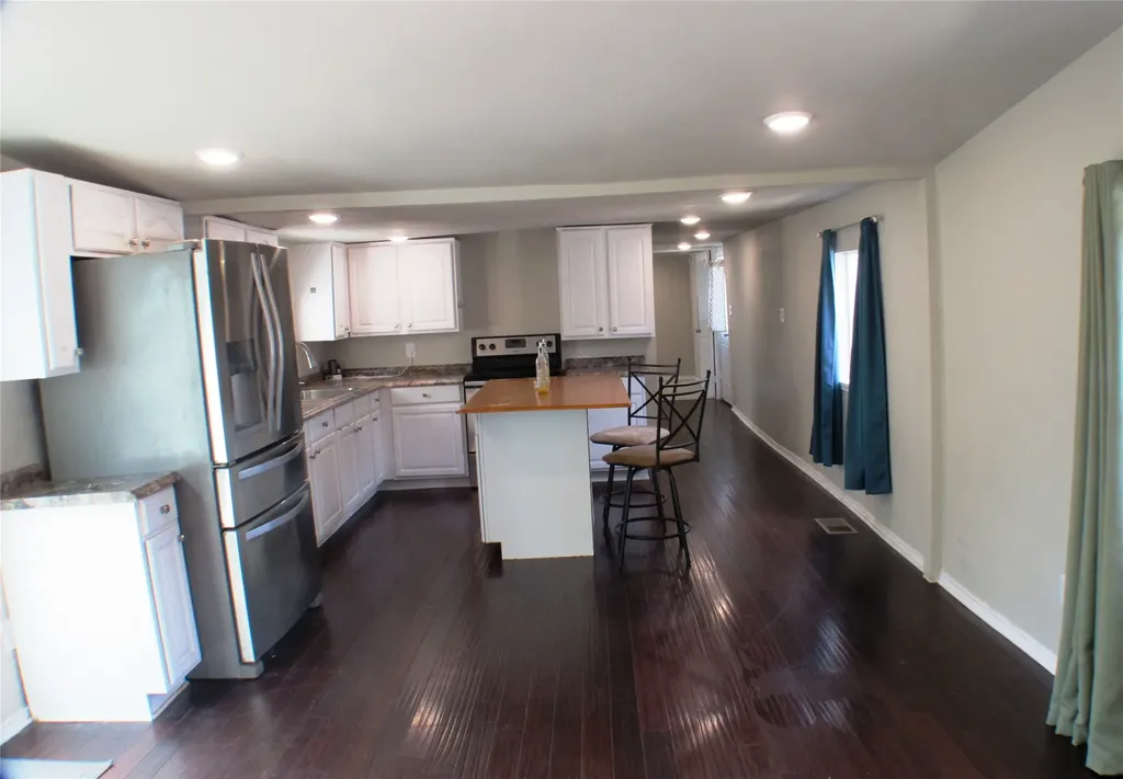 2208 Beverly Drive Granbury TX 76048