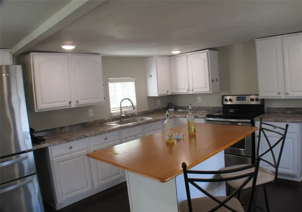 2208 Beverly Drive Granbury TX 76048