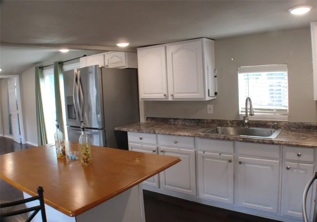 2208 Beverly Drive Granbury TX 76048