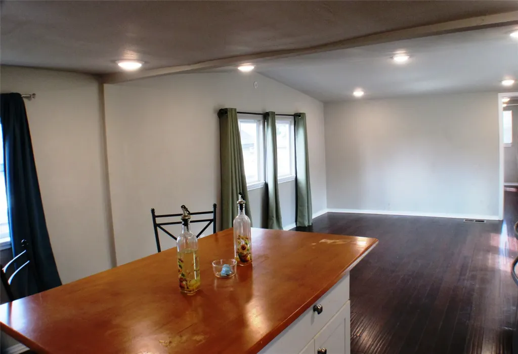 2208 Beverly Drive Granbury TX 76048
