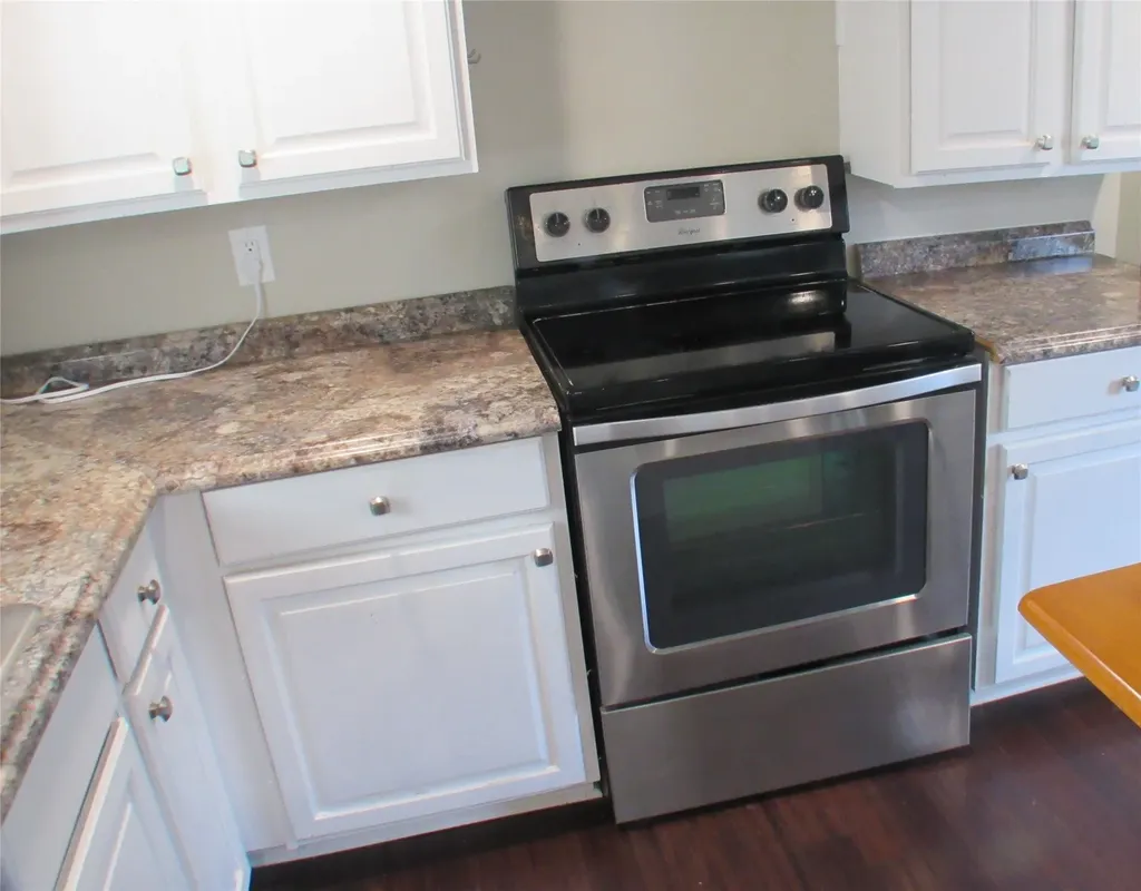 2208 Beverly Drive Granbury TX 76048