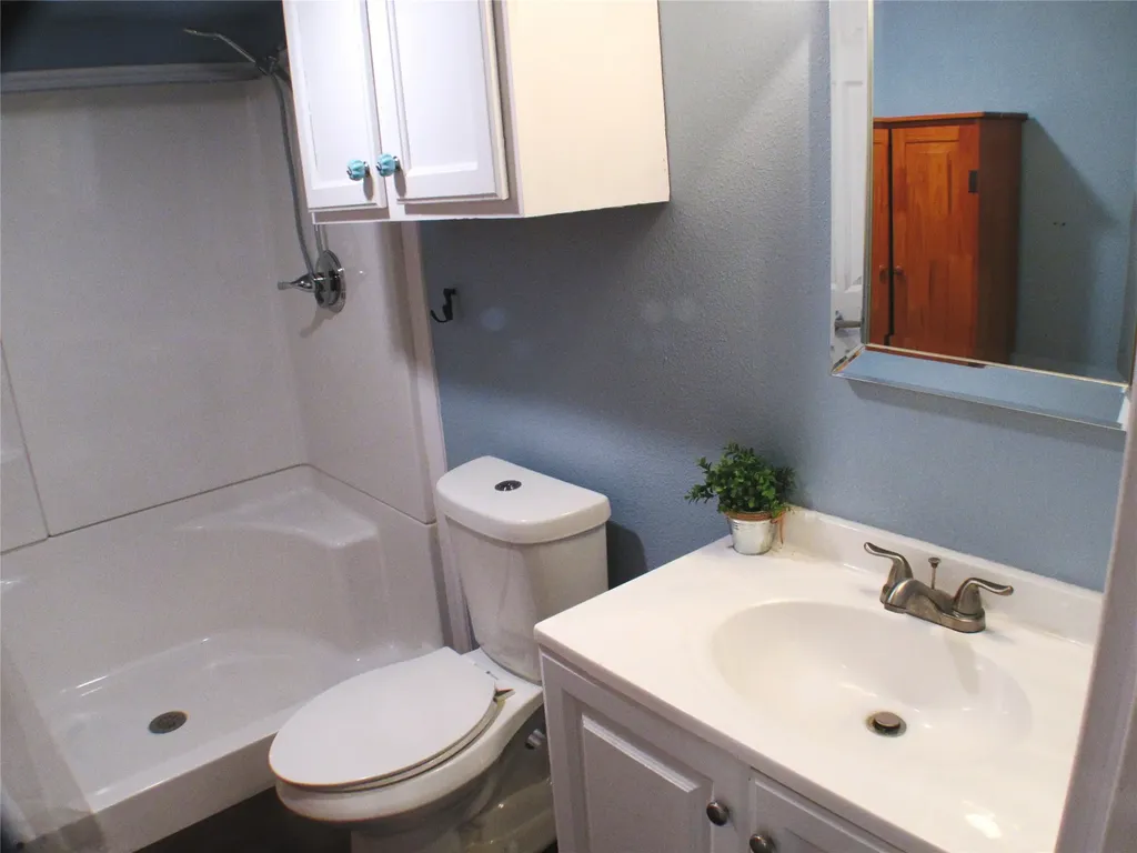 2208 Beverly Drive Granbury TX 76048