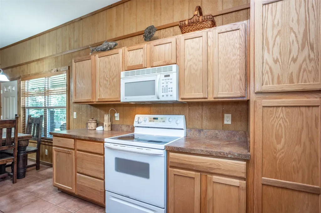 16 Park Tree Lane Gordonville TX 76245