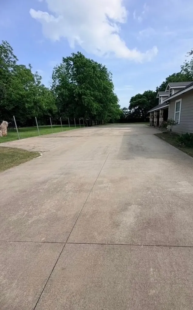 1209 W Lone Star Avenue Cleburne TX 76033