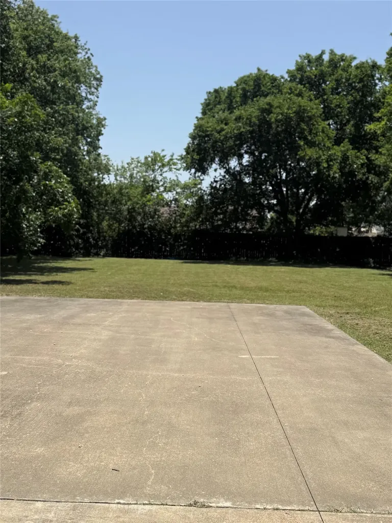1209 W Lone Star Avenue Cleburne TX 76033