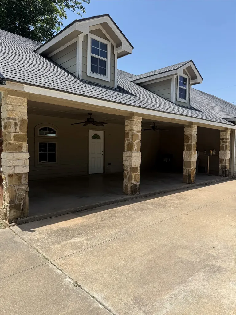 1209 W Lone Star Avenue Cleburne TX 76033