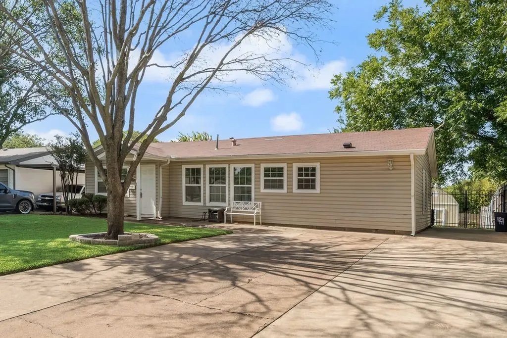 121 Dallas Drive Euless TX 76039