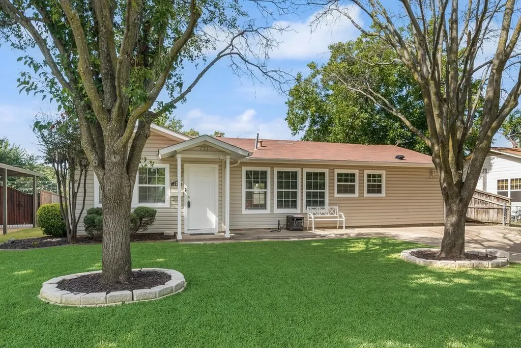 121 Dallas Drive Euless TX 76039