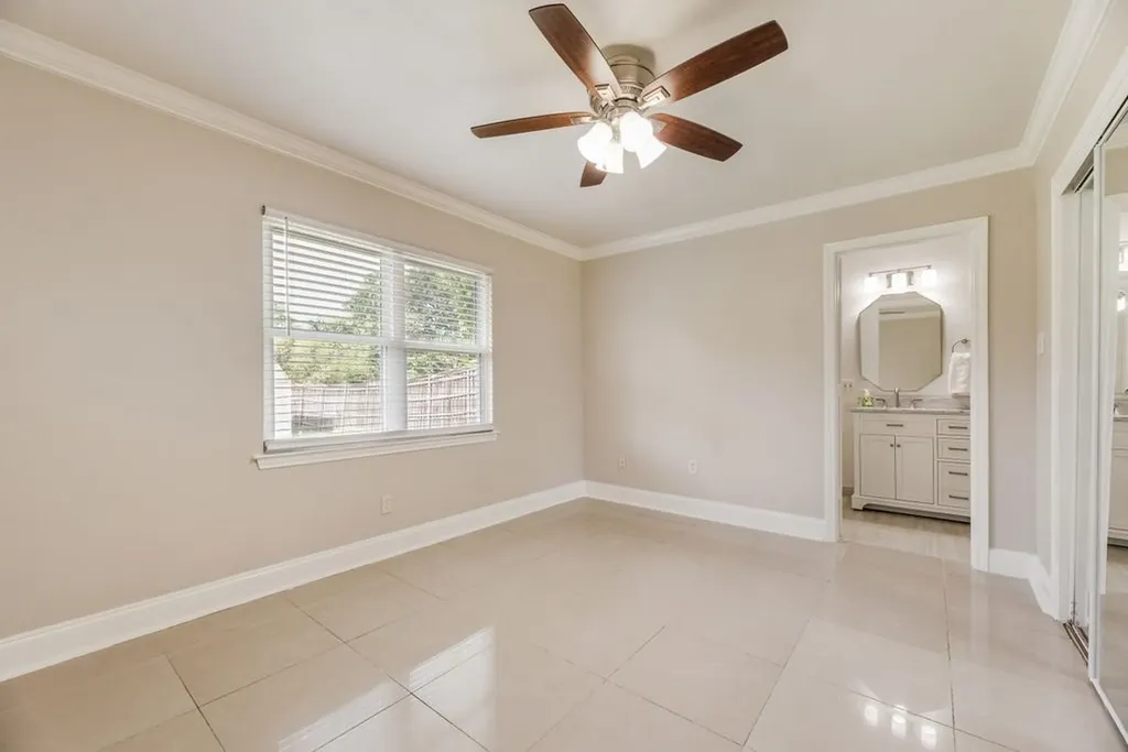 121 Dallas Drive Euless TX 76039