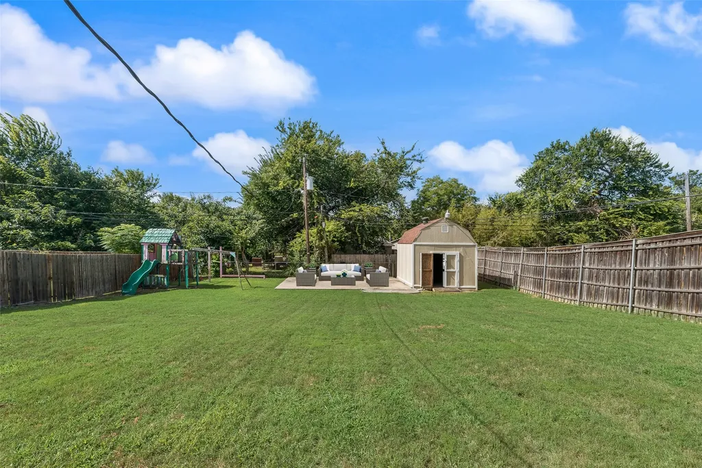 121 Dallas Drive Euless TX 76039