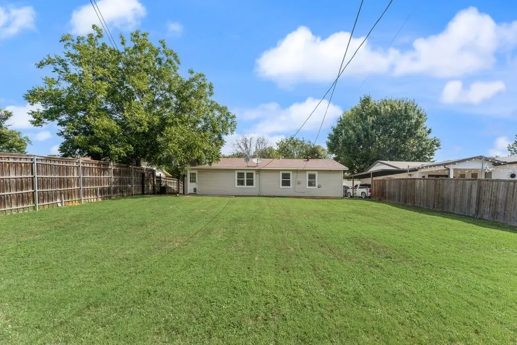 121 Dallas Drive Euless TX 76039