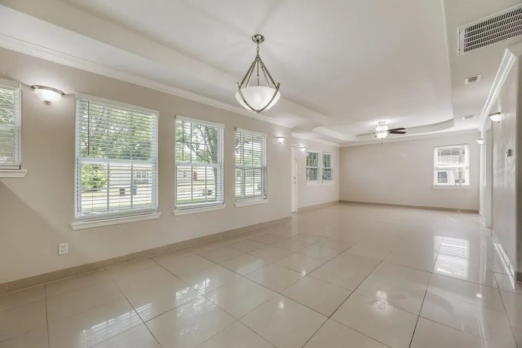 121 Dallas Drive Euless TX 76039