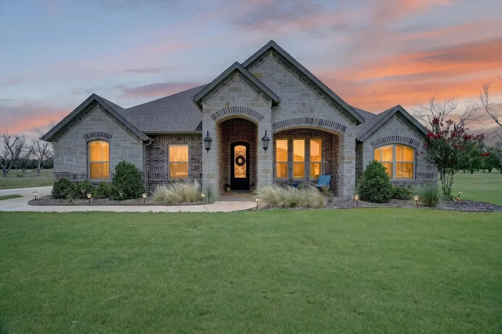 1136 Tremont Lane Granbury TX 76049