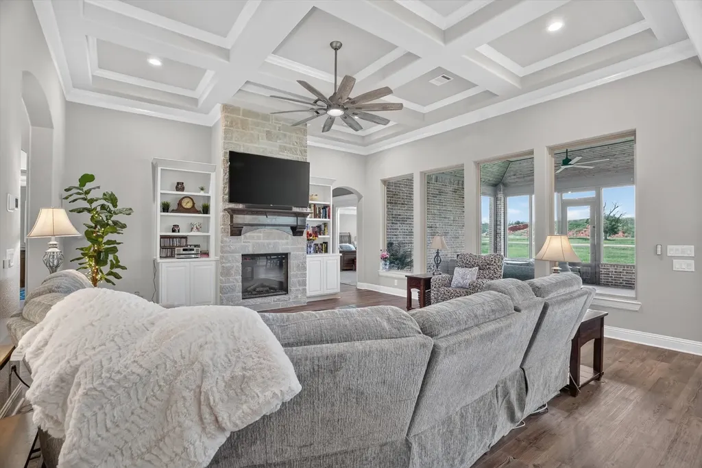 1136 Tremont Lane Granbury TX 76049