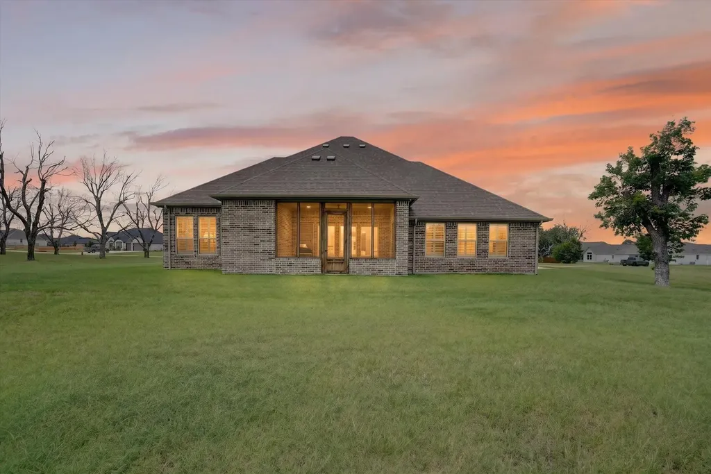1136 Tremont Lane Granbury TX 76049