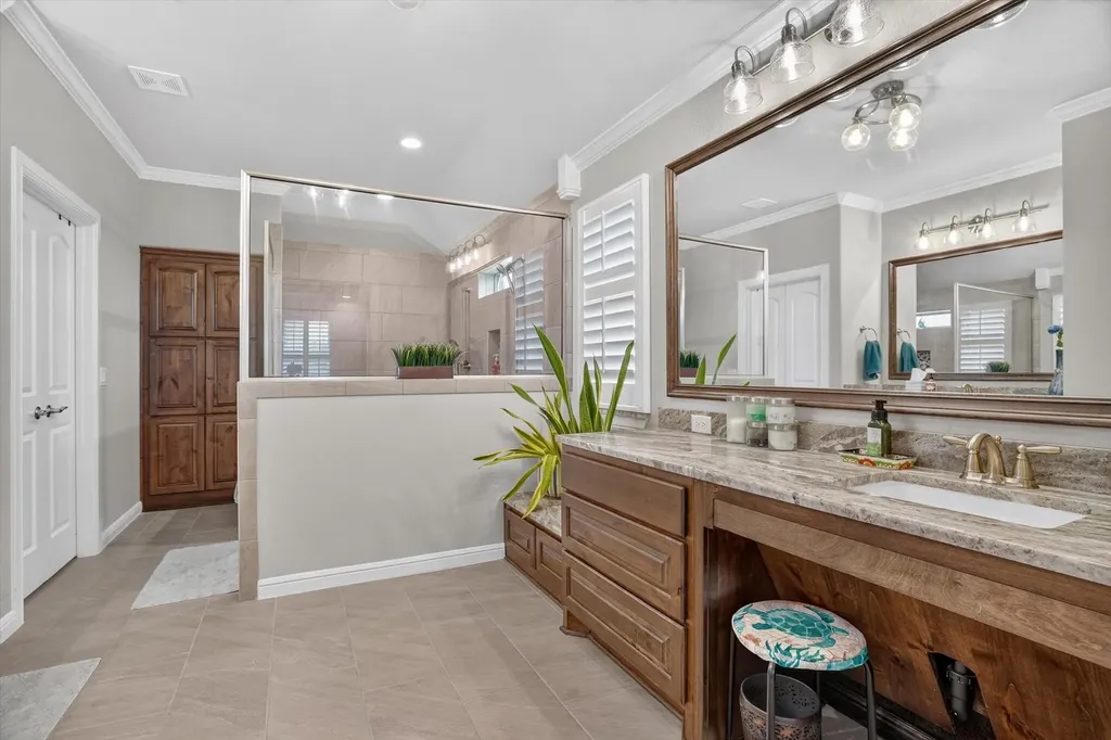 1136 Tremont Lane Granbury TX 76049