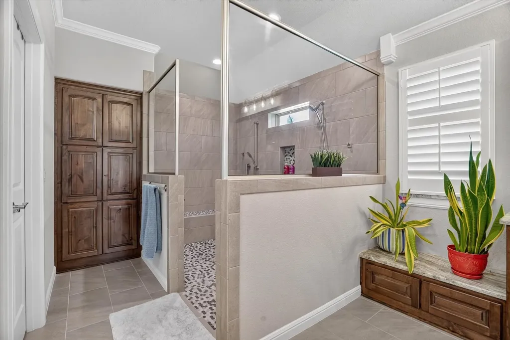 1136 Tremont Lane Granbury TX 76049