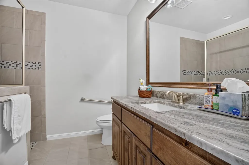 1136 Tremont Lane Granbury TX 76049