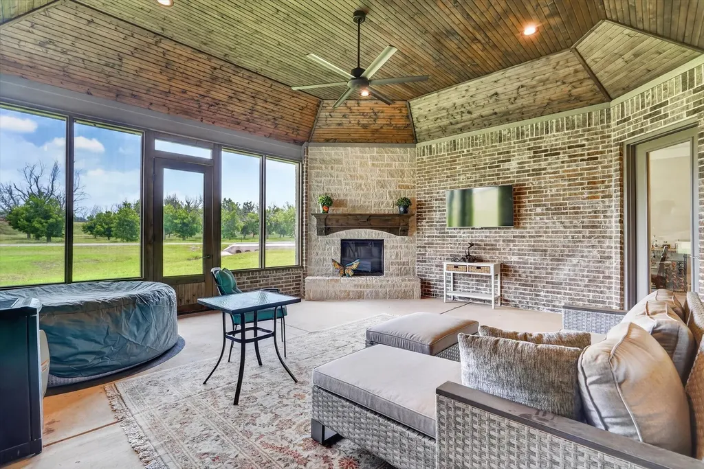 1136 Tremont Lane Granbury TX 76049