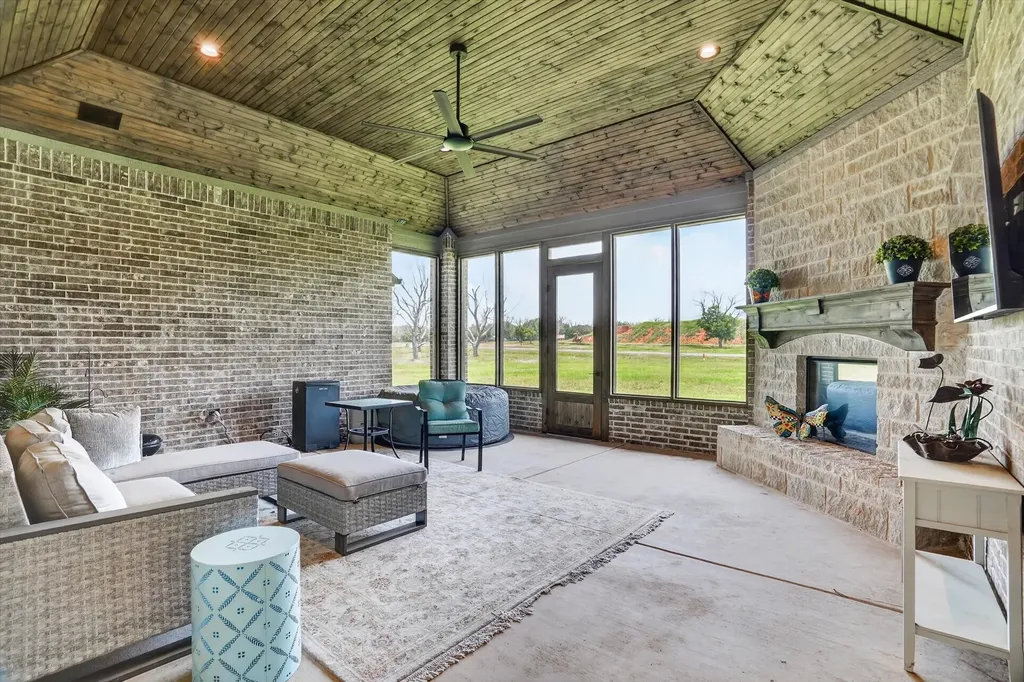 1136 Tremont Lane Granbury TX 76049
