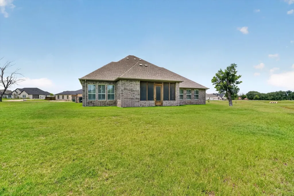 1136 Tremont Lane Granbury TX 76049