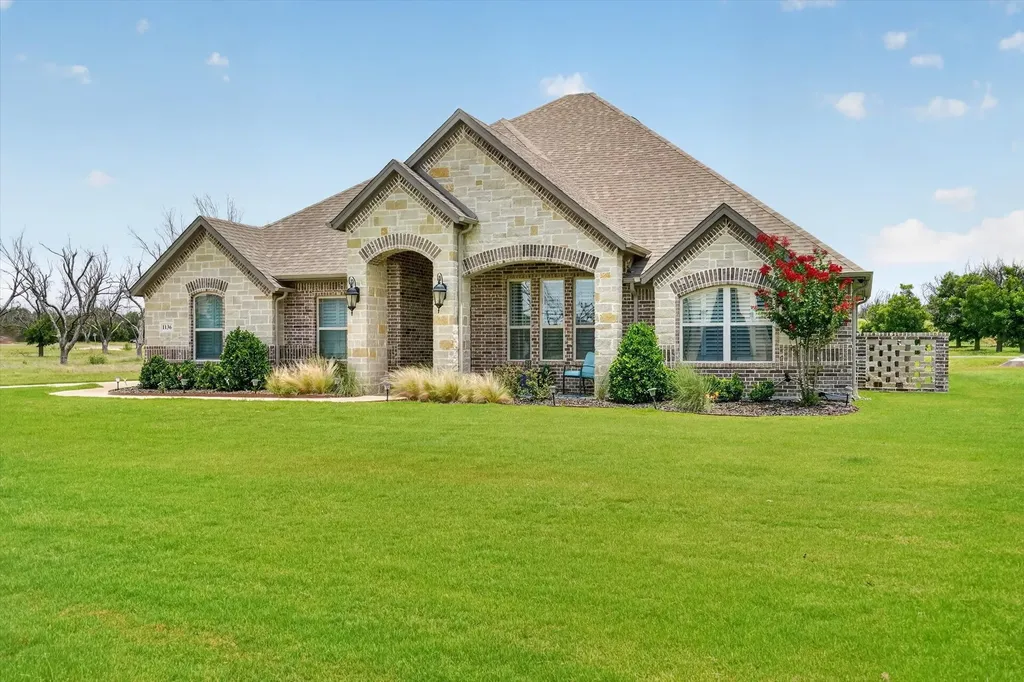 1136 Tremont Lane Granbury TX 76049