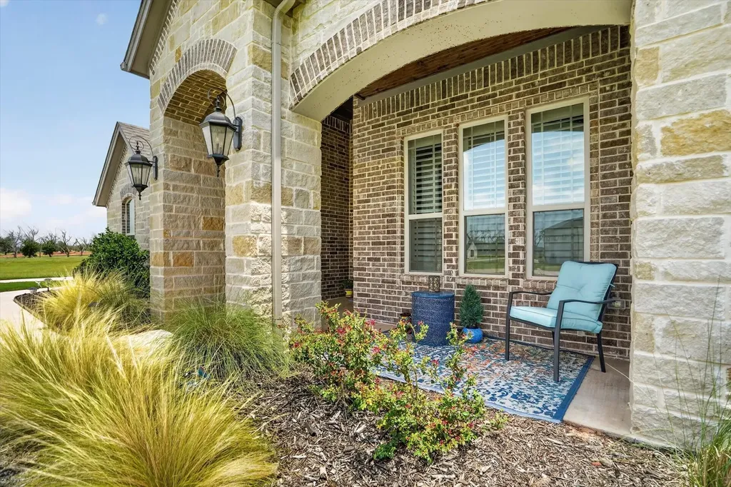 1136 Tremont Lane Granbury TX 76049