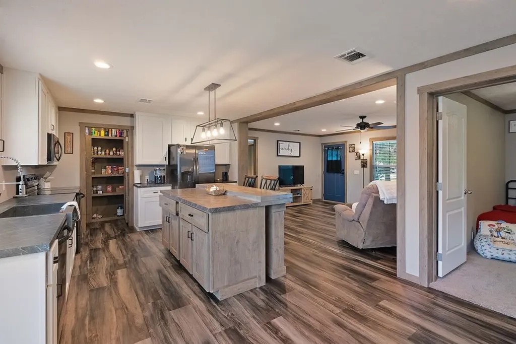 501 W 3rd Street Maypearl TX 76064