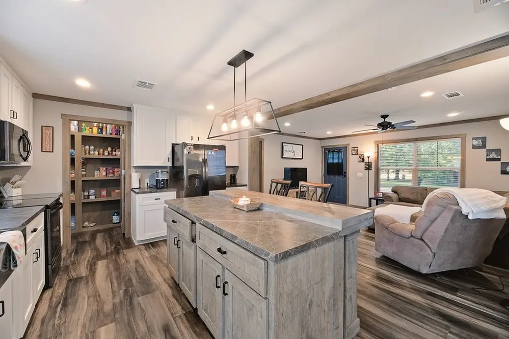 501 W 3rd Street Maypearl TX 76064