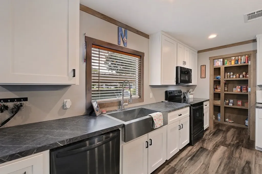 501 W 3rd Street Maypearl TX 76064