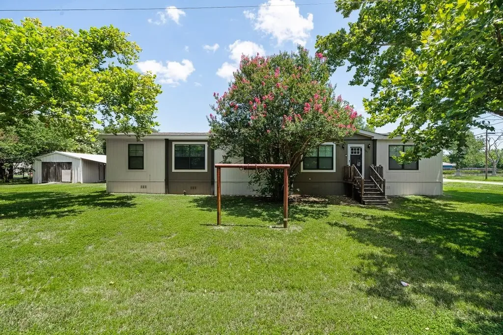 501 W 3rd Street Maypearl TX 76064