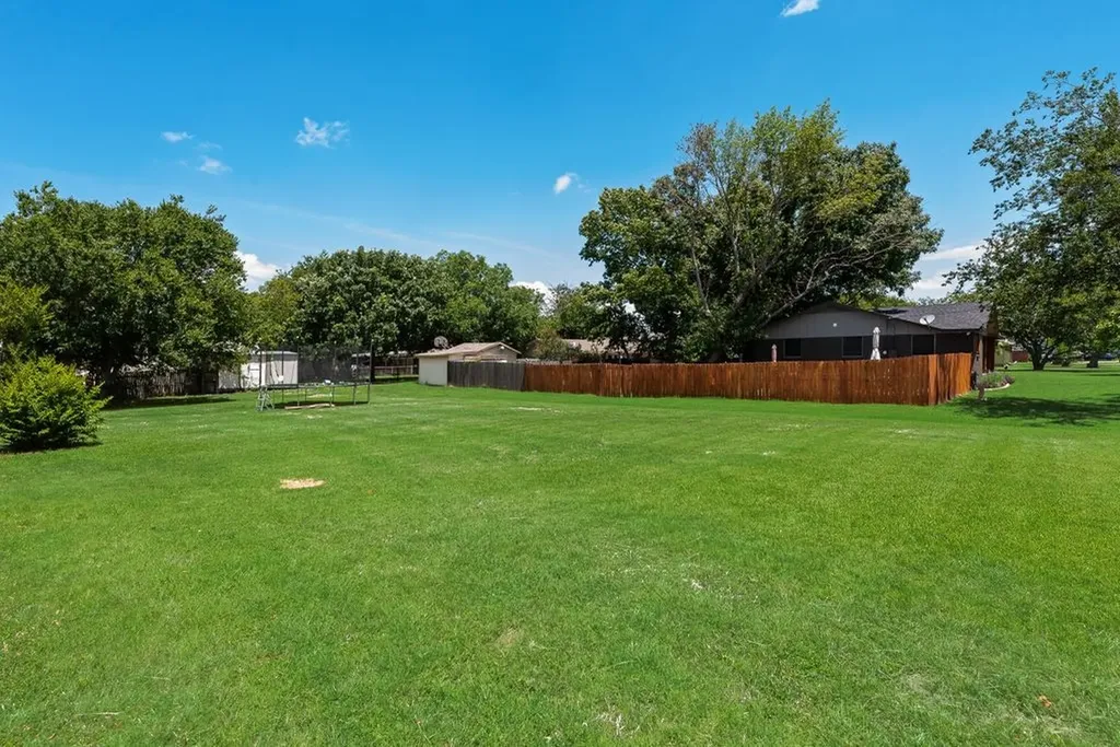 501 W 3rd Street Maypearl TX 76064
