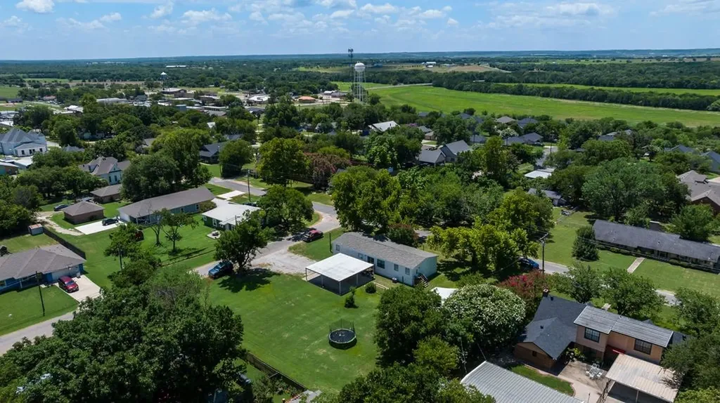501 W 3rd Street Maypearl TX 76064